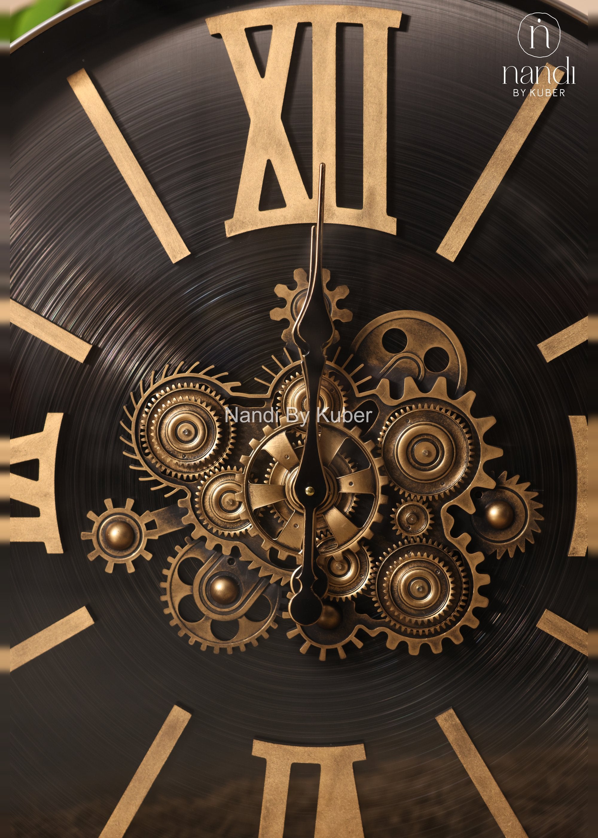 Iron Wall Clock Large Round - detail view