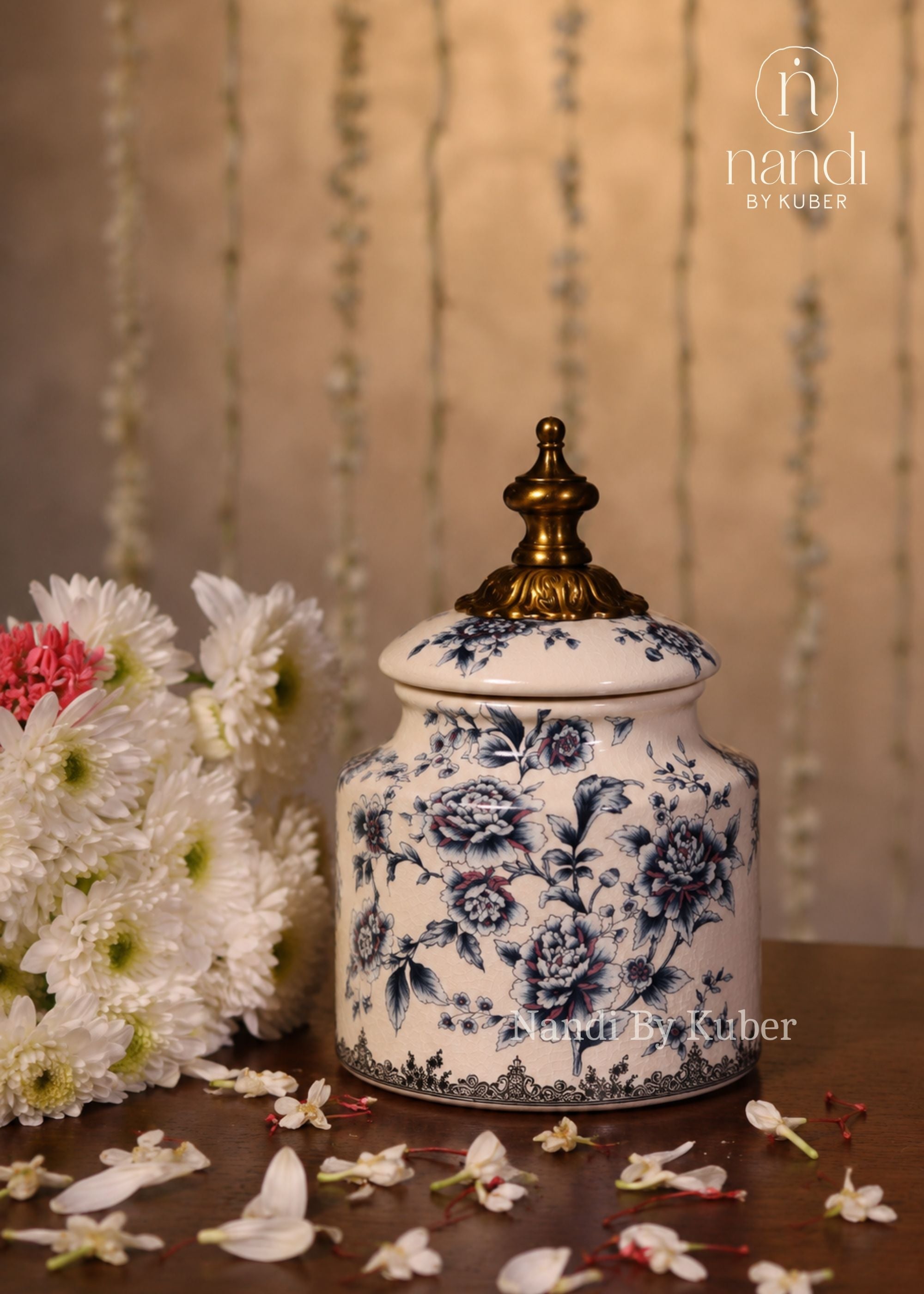 Ceramic Pot 8.5 inch - lifestyle view