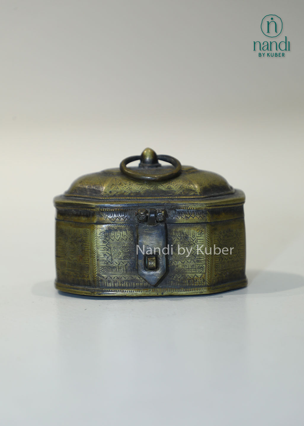 Antique brass jewelry box with engraved detailing, handcrafted storage chest for trinkets, keepsakes, coins, accessories, vintage home décor, gifting, and traditional Indian craftsmanship.