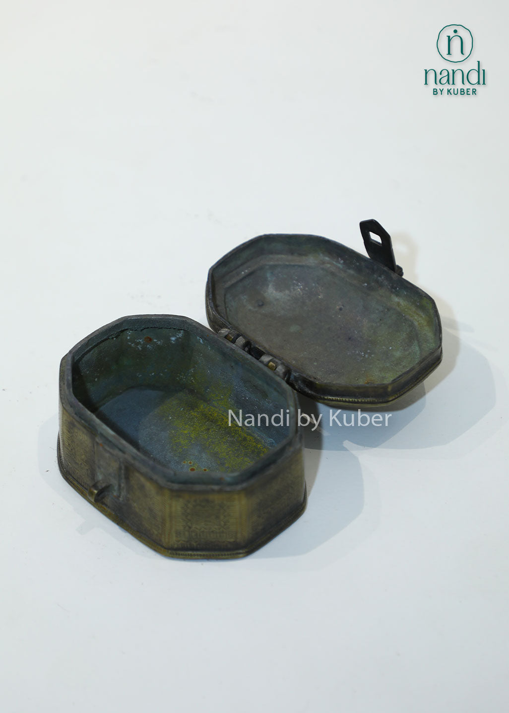 Antique brass jewelry box with engraved detailing, handcrafted storage chest for trinkets, keepsakes, coins, accessories, vintage home décor, gifting, and traditional Indian craftsmanship.