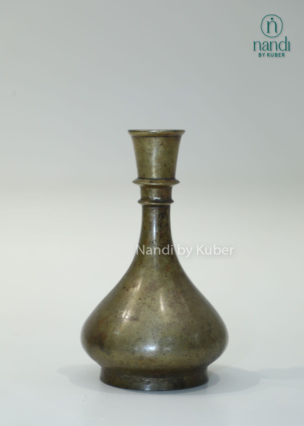 Antique brass surahi vase, traditional Indian metal flower vase for home décor, tabletop styling, vintage interiors, floral arrangements, decorative accents, and heritage-inspired gifting.