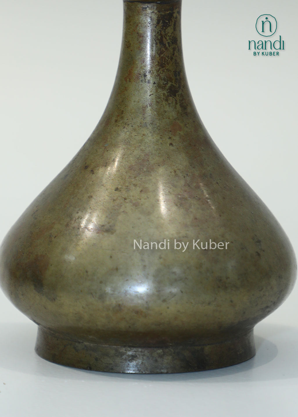 Antique brass surahi vase, traditional Indian metal flower vase for home décor, tabletop styling, vintage interiors, floral arrangements, decorative accents, and heritage-inspired gifting.